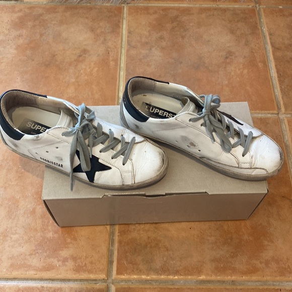 Authentic Golden Goose with box. Size 38 / 7.5 woman's. White leather Black Star - Picture 2 of 4